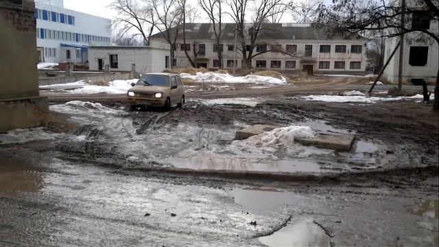 24.03.2011 -  танки разворачиваются на месте