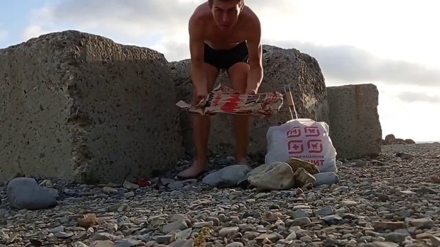 Джубга часть 3 установка палатки и мангала. Кушаем.