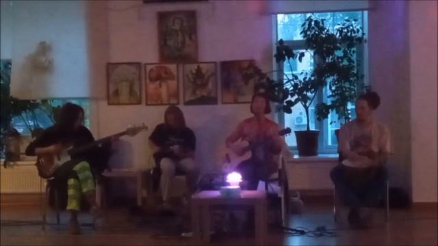 Земляничная Поляна  мантро-концерт и выставка в Буддийском Центре РИПА