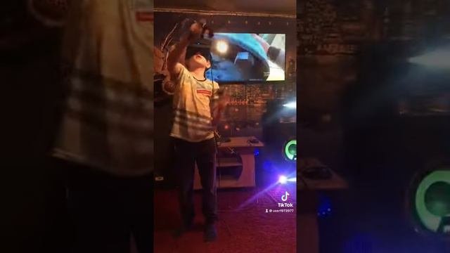 Пацану купили VR шлем
