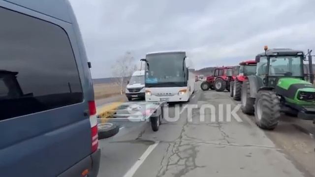 Молдавские фермеры снова заблокировали КПП Леушены на границе с Румынией