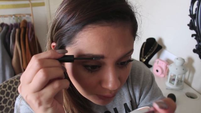 Gimme brow Benefit Vs Make me brow Essence / Review