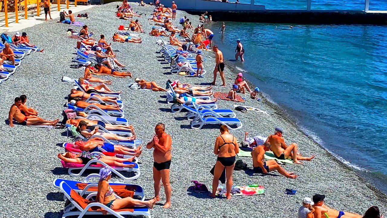 Отдыхающие РВАНУЛИ на пляжи Крыма. Такого сезона ещё не было. Жара в ЯЛТЕ. Показываю всю ПРАВДУ.