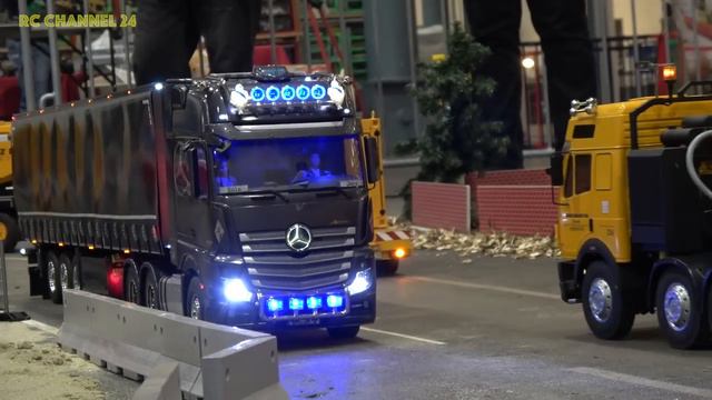 STUNNING RC Crane! RC Trucks!  Awesome Rigs!