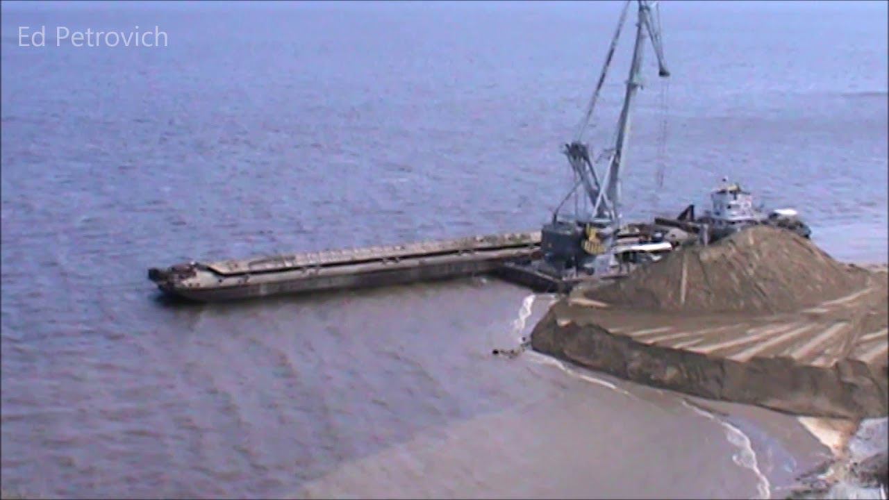 Мост в Самарской обл.02.05.20.Насыпная коса под 3-ю опору моста.The bridge in the Samara region.