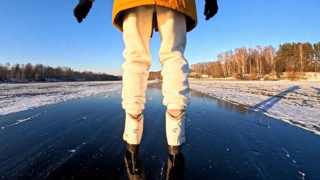 На велосипеде по замерзшему водохранилищу