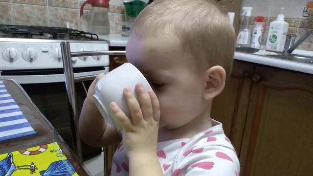 Полина и чай..mp4