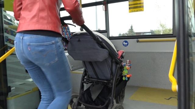 Jak přepravovat dětský kočárek v MHD