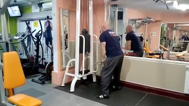 Горьков Алексей трицепс на блоке 90 кг тренировка 18.04.22