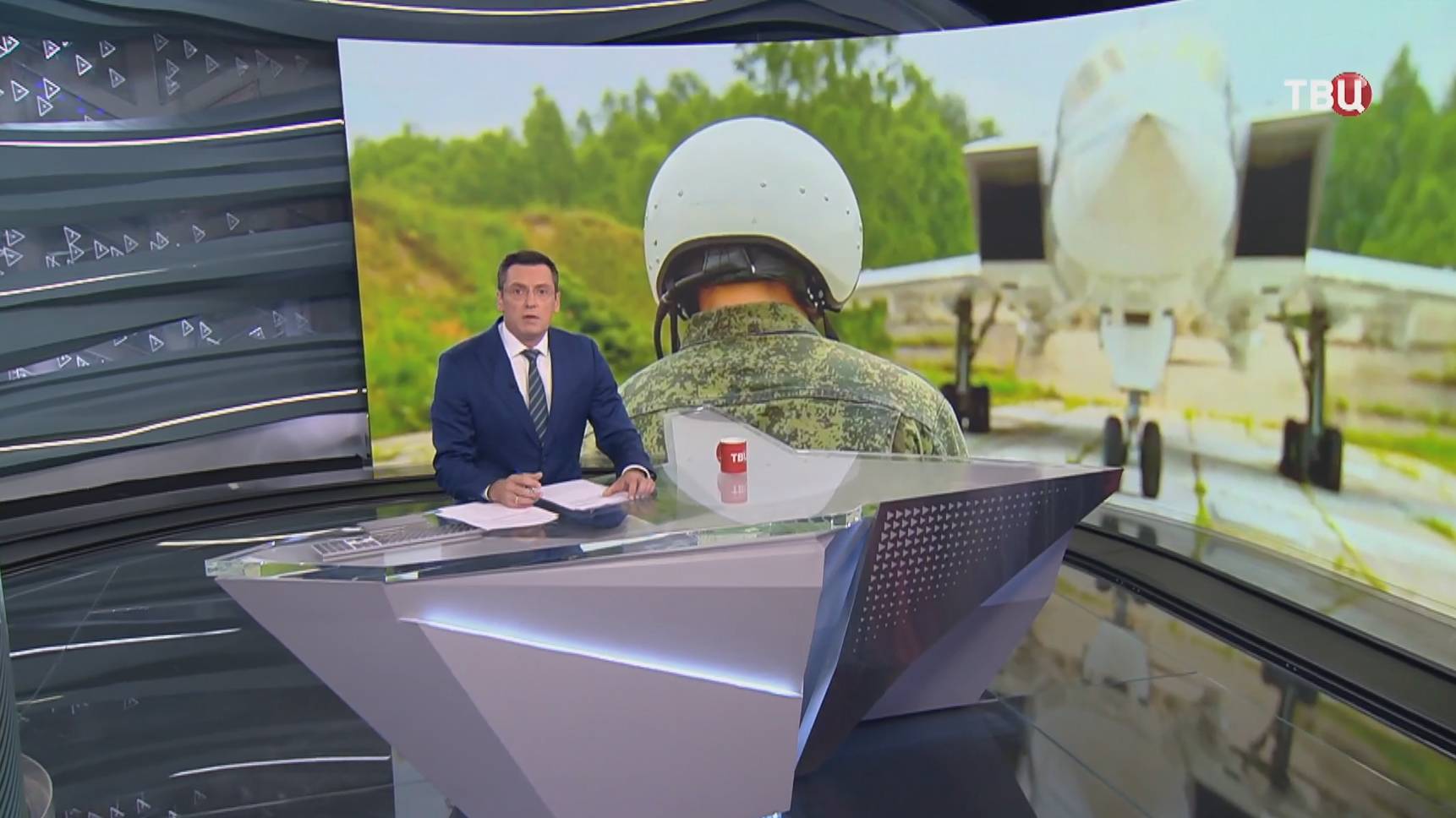 ФСБ показала видео с летчиком, которому предложили угнать Ту-22М3 / События на ТВЦ
