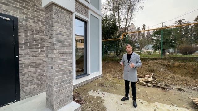 Дом в Сочи / Дом в пос. Дагомыс / Прогулочная зона, море и торговый центр.