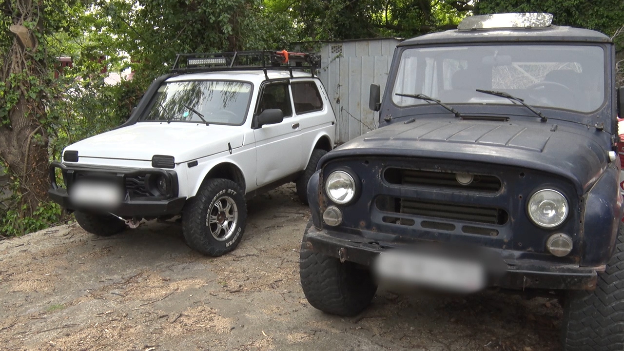 Два автомобиля, приобретенные на средства неравнодушных волонтеров, переданы двум туапсинским бойцам