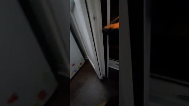 Дверцы под окном