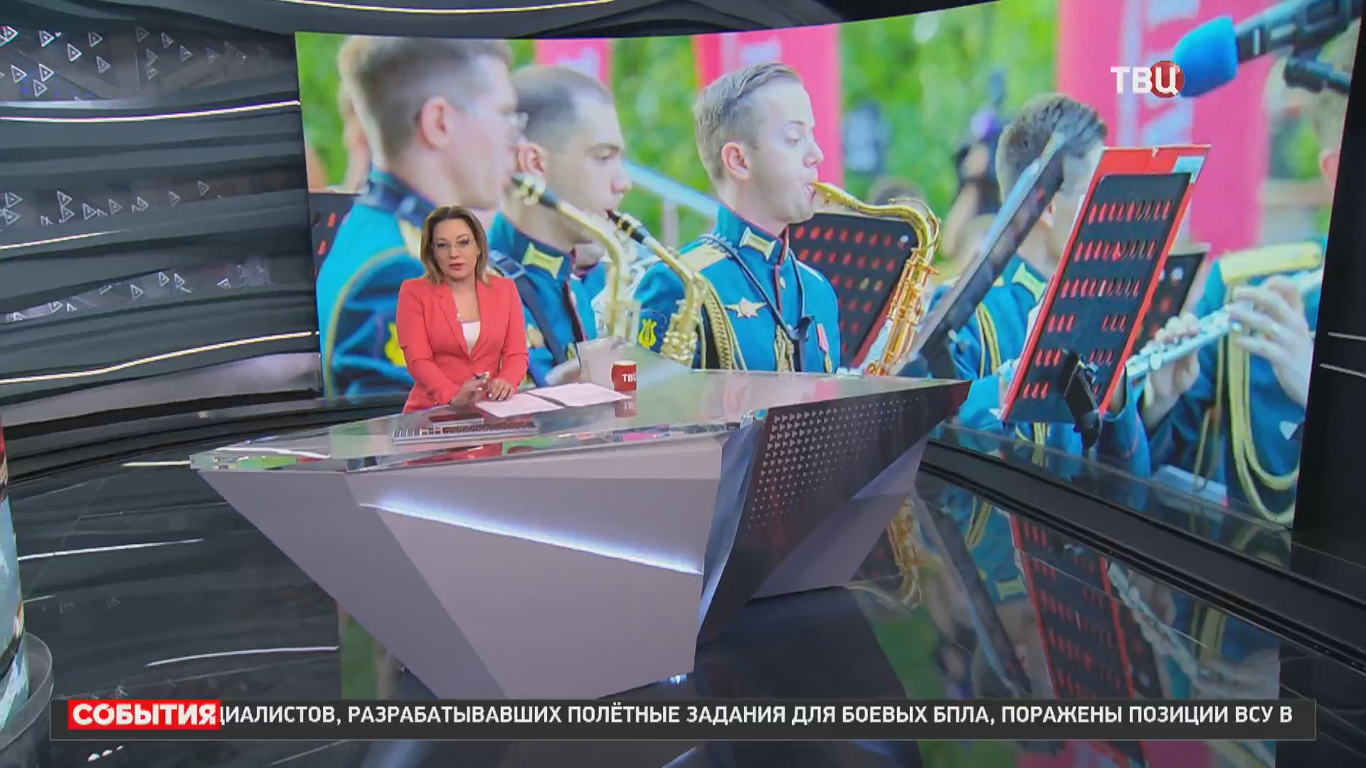 В московских парках играют военные оркестры / События на ТВЦ