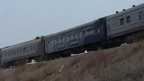 MVI_0046_00.mp4. Пассажирский поезд 185Е Тюмень - Симферополь.