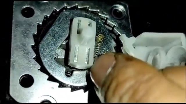 клинит ремень безопасности на ваз?