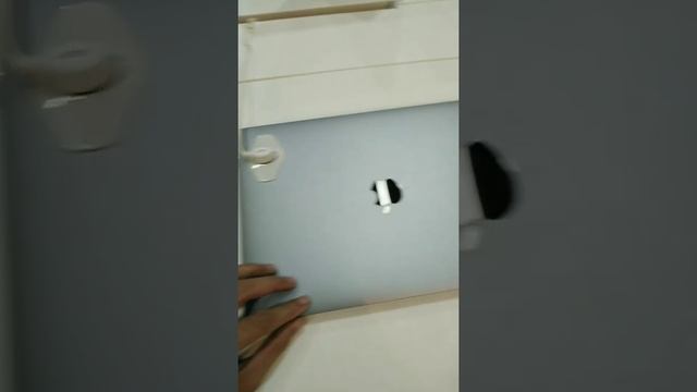 Macbook pro 13" M1 8/256gb test on official store