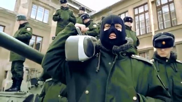 Между нами тает лёд  армейская версия