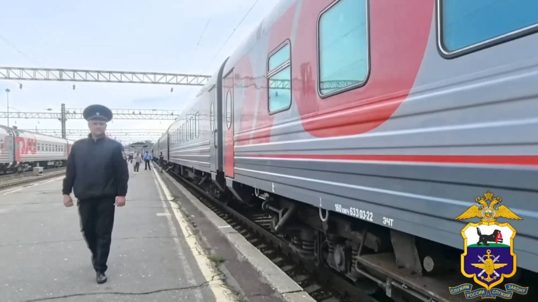 Иркутский полицейский помог потерявшей паспорт школьнице уехать домой из летнего лагеря на Ольхоне