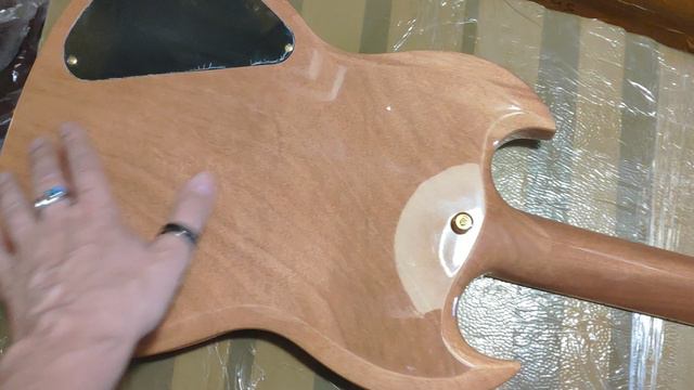 Обзор сборки китайской реплики Gibson SG неопознанной модели, цвет натур (махагон с гнилым кленом)