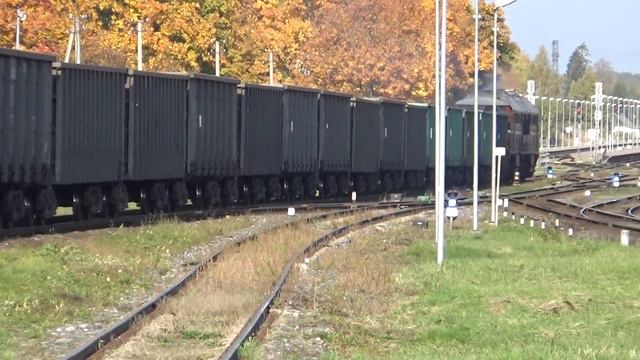 Тепловоз 2ТЭ116-997, с полувагонным составом проследует ст.Крустпилс
