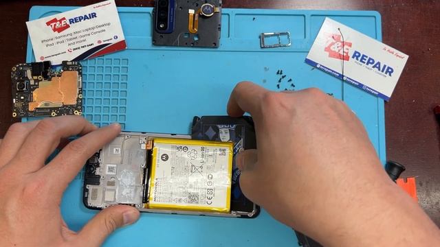 Motorola G Pure Screen Replacement step by step disassembly teardown Cracked screen XT2163 2021