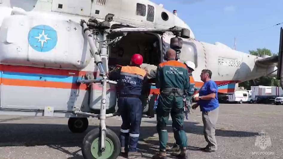 Сочинские спасатели эвакуировали на вертолете с горы Тхач пенсионера с переломом ноги