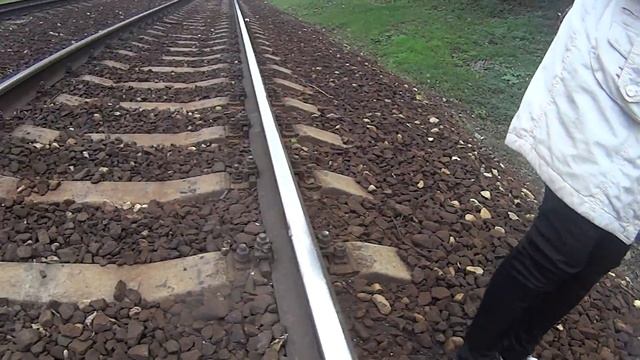 Что будет,если подложить под поезд несколько камней?