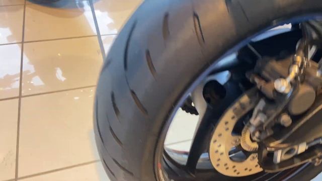 SUZUKI GSX-S 1000F, ONLY 6500 MILES WITH F.S.H AND 1 OWNER FROM NEW!