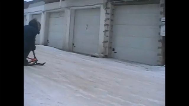 Дрифт на детских снегокатах!