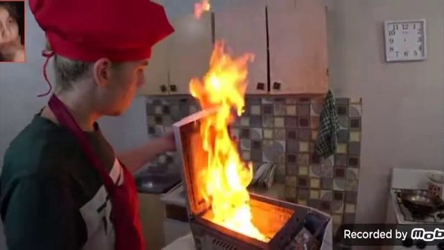 Реакция на готовку торта кекса и шавермы Пега.