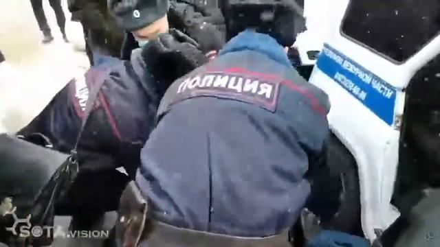 Всего на разгон одиночного пикета приехали две машины