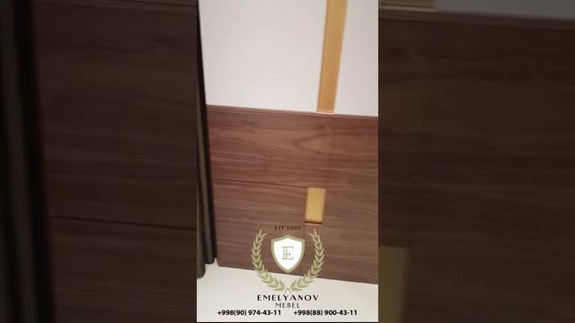 шкаф створчатый шпон натуральный орех с цельным рисунком на фасадах .