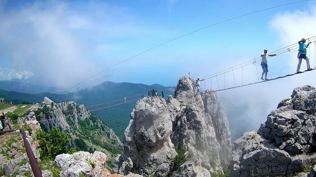 Крым. 2023 год. Переход между пиками Ай Петри.