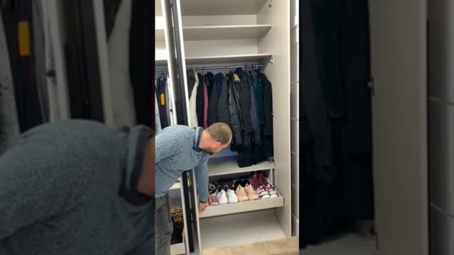 Как правильно разместить полки в шкафу.