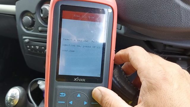 Renault Clio III 3 spare remote key using Xtool (Free Pin Code)  Cheie de rezerva programata, scris