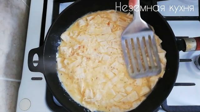 Безумно вкусный завтрак из лаваша и яиц.
