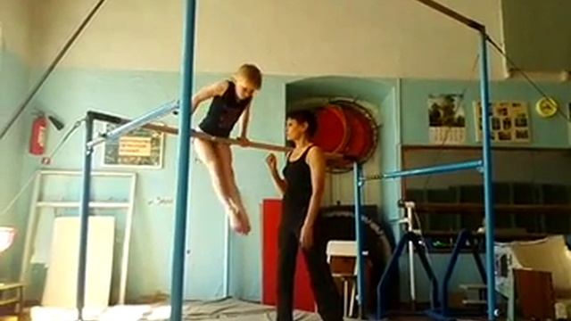 Спортивная гимнастика сальто с брусьев