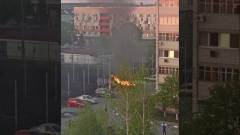 ‼️🇷🇺🔥Враг атаковал машины и жилой дом в городе Шебекино Белгородской области !!!