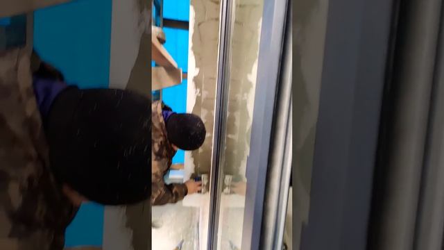 Штукатурка пенополистирольных оконных откосов клеем Baumit ProContact. Технология утепления фасадов