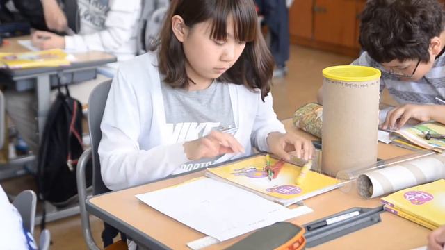 Осень по двору шагает слова и музыка Юлии Юртовой