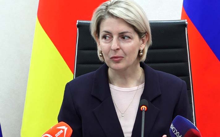 Министр труда и соцразвития Северной Осетии Алина Айдарова провела пресс-конференцию