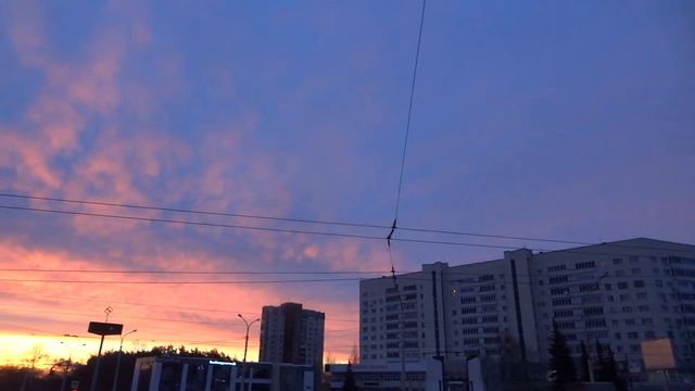 яркий красный восход солнца 16 марта 2023 вид с проспекта гдк.7 утра .погода и климат .наблюдения