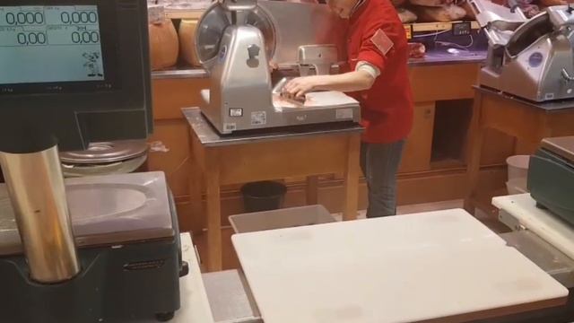 Цены на продукты в Италии .  Сколько итальянцы тратят на еду.