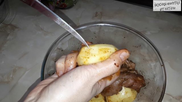 Куриное филе бедра с картошкой в духовке.