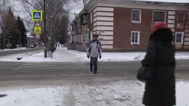 Это взаимно. В Ревде и пешеходы, и водители нарушают правила дорожного движения