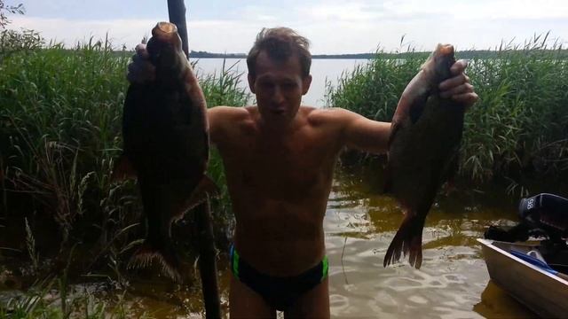 Муж на рыбалке. Отдых на природе. Неродное Подмосковье. Уха под водочку.