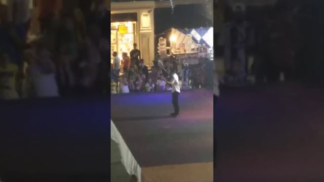 Виртуозный скрипач в Шарм эль шейхе египтянин. Старый город, новая мечеть.