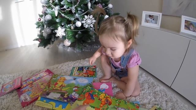 ВЛОГ. Где наш кролик?Готовлю штрудель. Алинины словечки :)