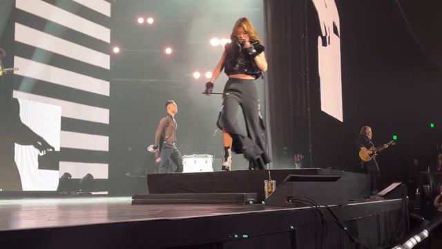 Shania Twain - If Youre Not In it For Love Im Outta Here live in Las Vegas NV - 6152022
